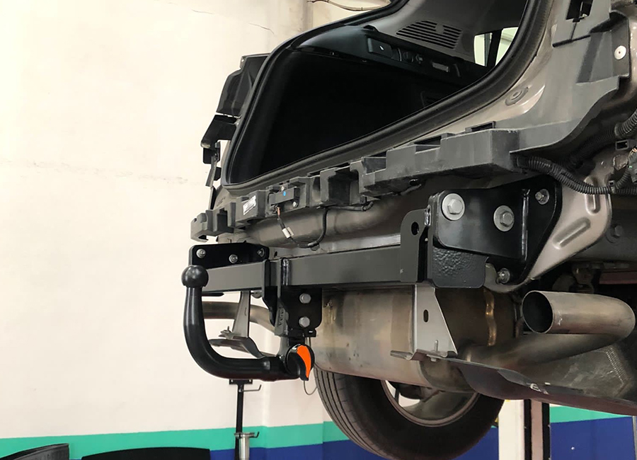 Montaggio del gancio traino